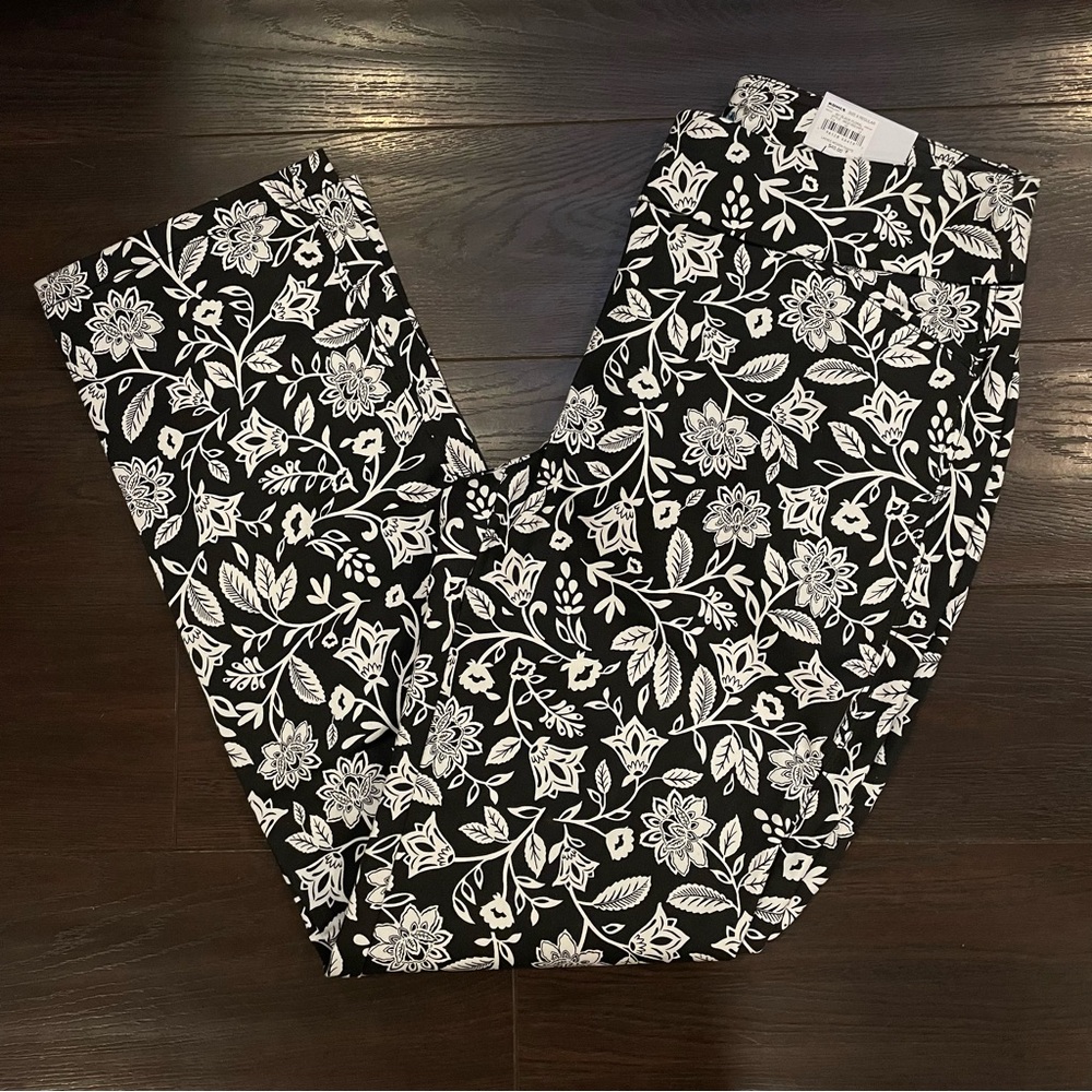 Black and White Floral Print Stretch Pull-on Pants